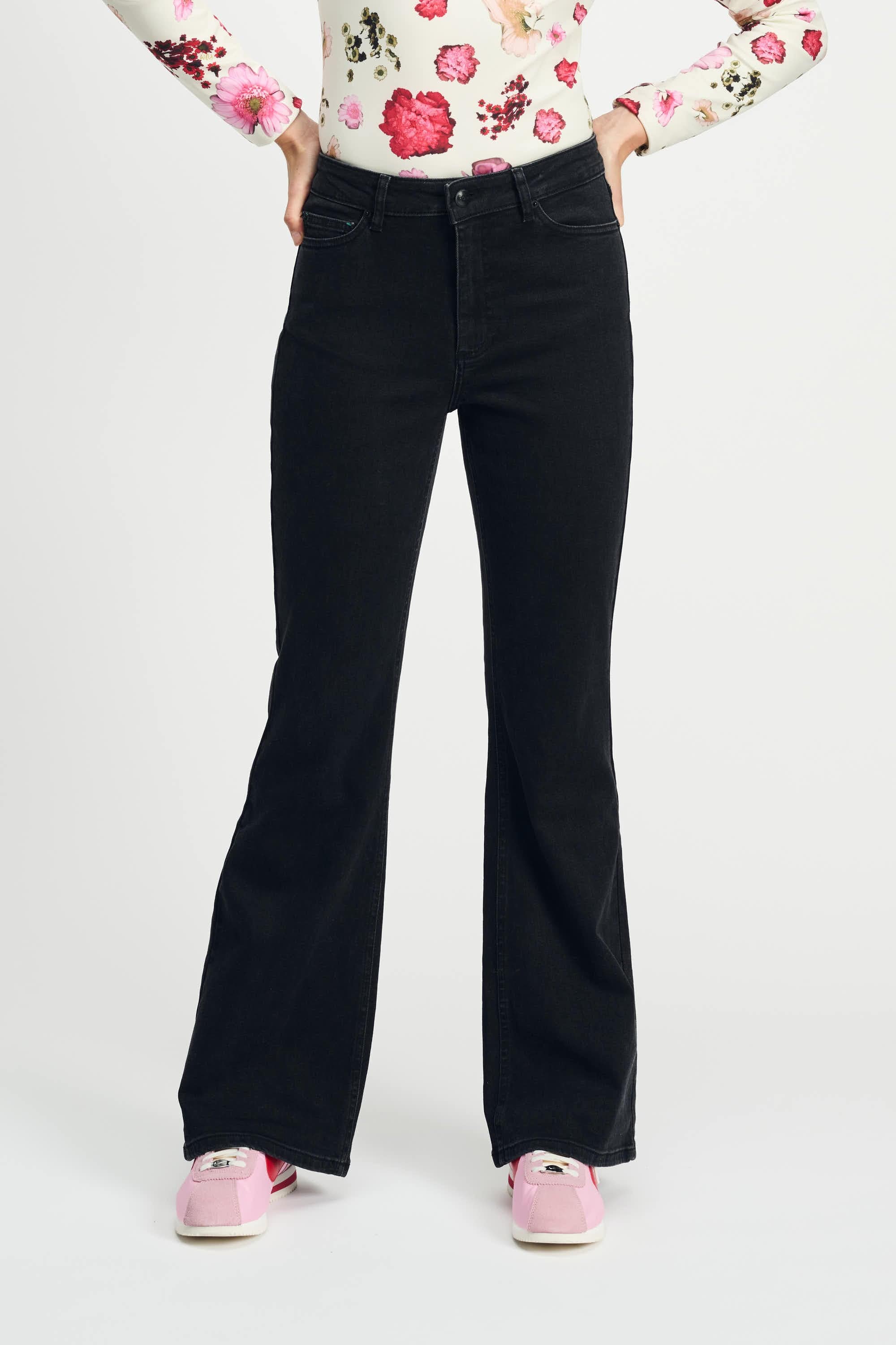 POM Amsterdam Jeans JEANS - Esmee Flare Vintage Black